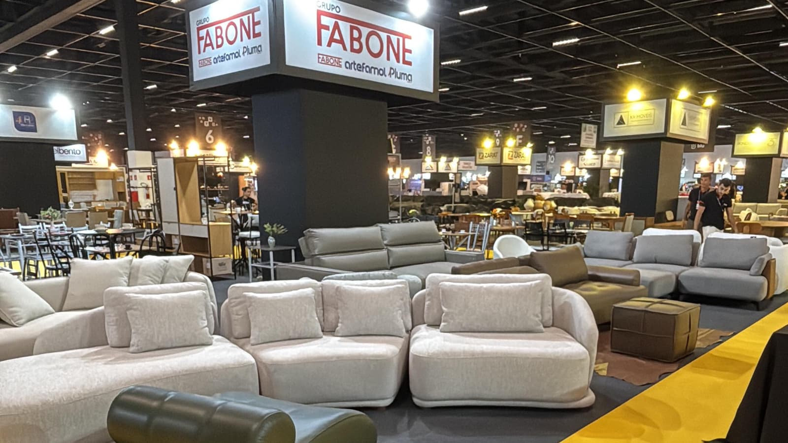 Estande da Fabone montado no pavilhão da Yes Móvel Show São Paulo